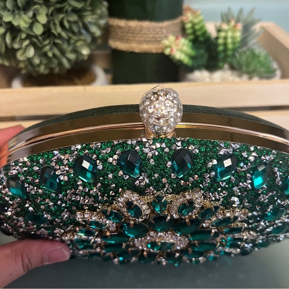 Ramla Green Crystal Clutch with removable chain and handle - Picture 4 of 13